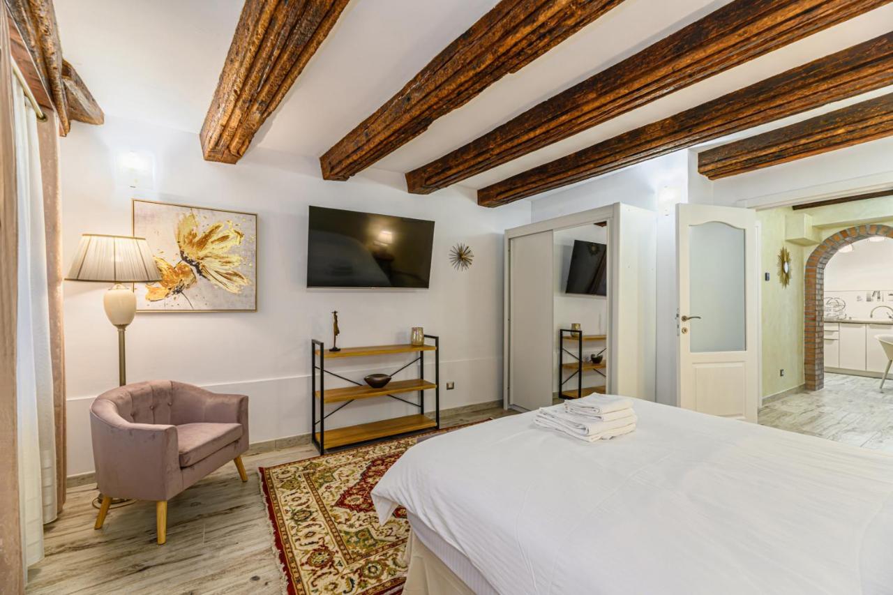 Dimora Np - Brasov Apartment Bagian luar foto